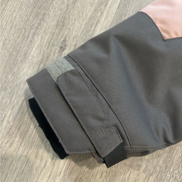 686 Snowboard Jacket - Picture 4 of 9